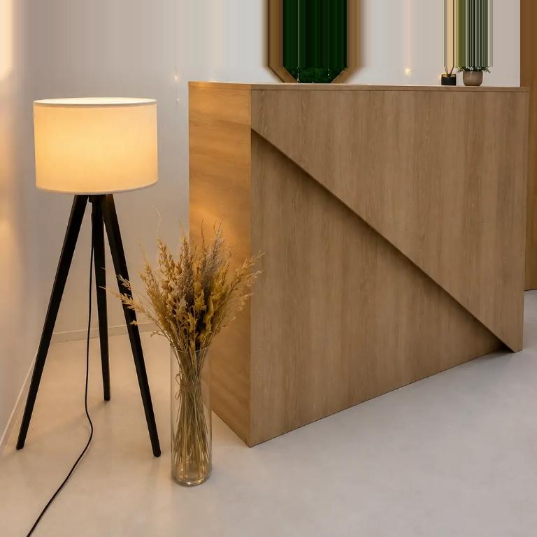 Loft стойка администратора